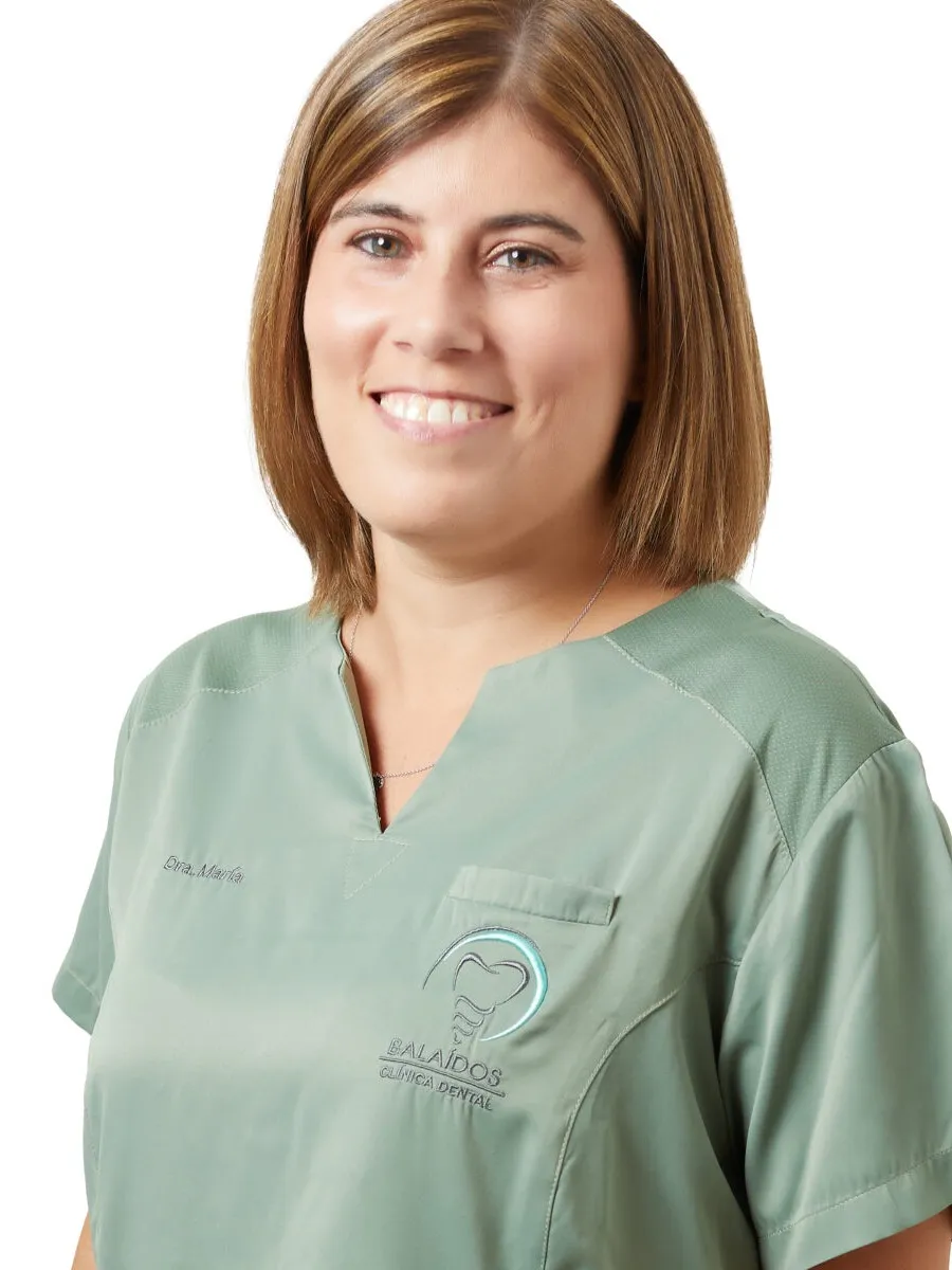 Retrato de la Dra. María Riveiro, ortodoncista de Clínica Dental Balaídos